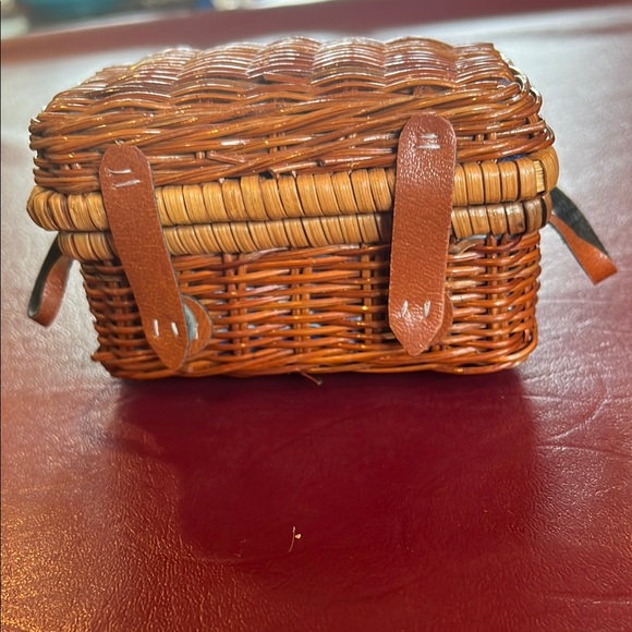 Gene’s Picnic Basket - for Gene Marshall - Picture 3 of 8